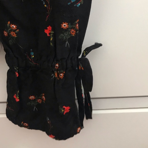 Black floral cinch Urban Outfitters top - Picture 3 of 5